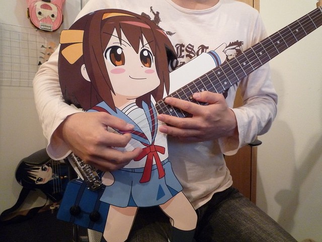 Харухи-тян-гитара